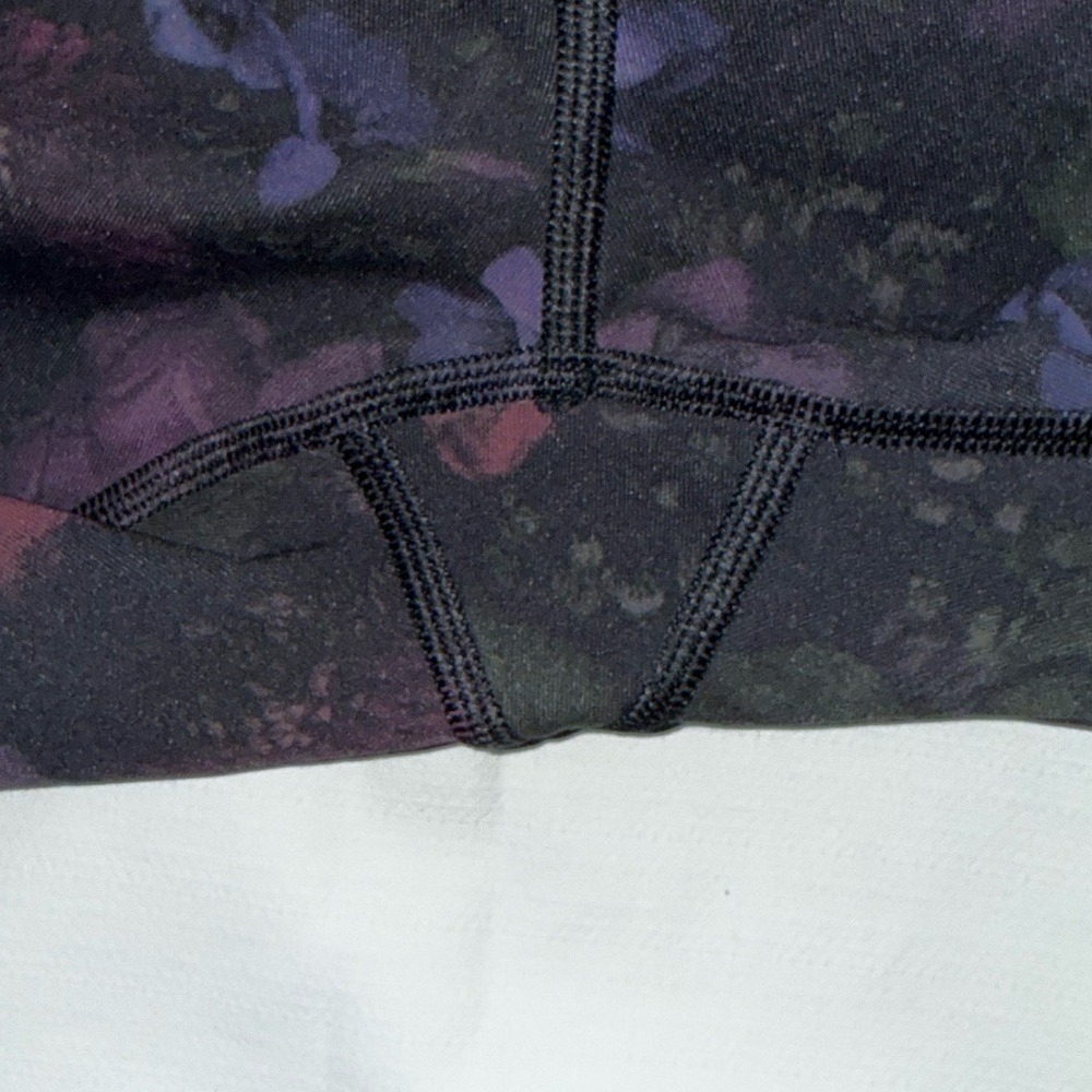 Lululemon‎ size 6 26in Frozen Flourish Multi NWOT - Picture 3 of 4